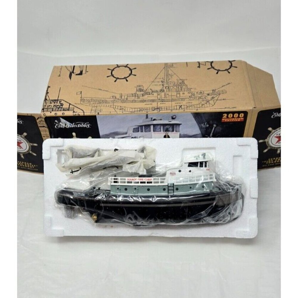 ERTL Collectibles 2000 Millennium Edition TEXACO Fire Chief Tugboat Bank